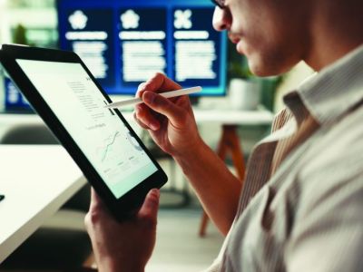 Annual,Report,,Screen,Or,Hands,Of,Businessman,On,Tablet,For